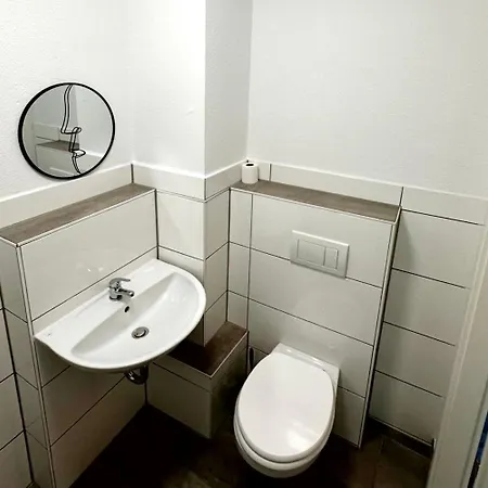 Modern With Balcony In דירה